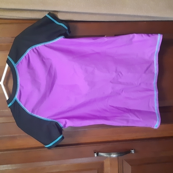 Girls size M 10-12 swim top rash guard short sleeve UV protection purple - Picture 2 of 5